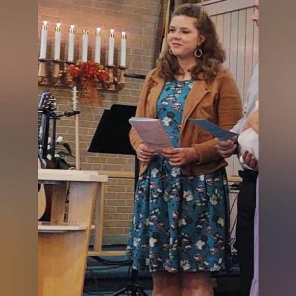 Light blue floral short sleeved dress with pockets ๐ธ๐ comfy stretch fit flare - Picture 9 of 9